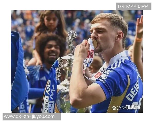 足球明星最新动态揭秘转会风波与赛场表现引发球迷热议